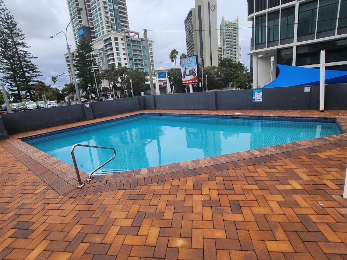 Spacious Quarterdeck Unit With Ocean Views Apartment Gold Coast